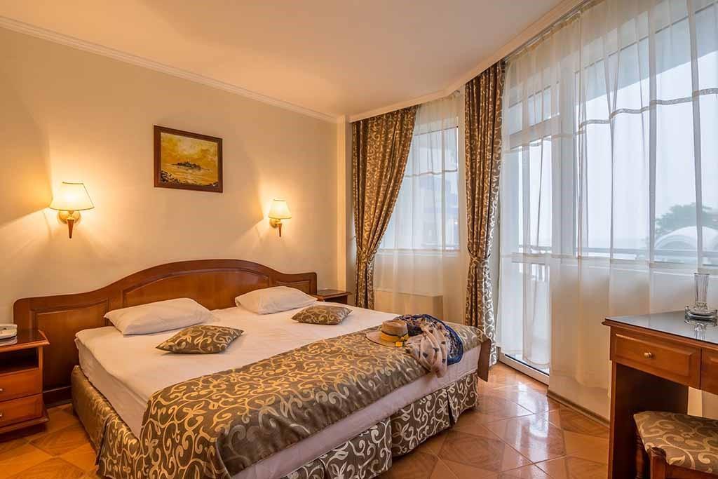 List Hotel 4*